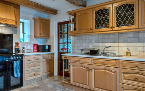 Town Farm Cottage: Cucina, Controsoffitto, Cabinetry, Interior Design, Elettrodomestico Da Cucina, Pavimentazione, Legna, Mobilia, Credenza, Cassetto