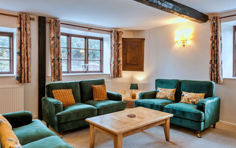 Town Farm Cottage: Mobilia, Interior Design, Divano, Legna, Soffitto, Camera, Pavimentazione, Casa, Soggiorno, Illuminazione