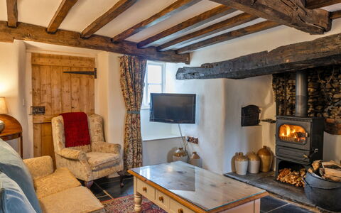 Syncocks Farm Cottage: Legna, Pavimentazione, Interior Design, Mobilia, Soffitto, Pavimento, Villetta, Latifoglie, Soggiorno, Materiali Naturali