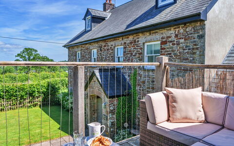 Little Norley: Casa, Villetta, Estate, Agriturismo, Villa, Cortile, Eco Hotel, Recinzione, Portico, Backyard