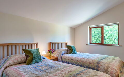 Little Norley: Letto, Interior Design, Camera Da Letto, Mobilia, Bedding, Lenzuolo, Parete, Pavimentazione, Pavimento, Legna