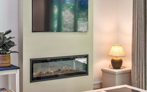 Brockwood: Interior Design, Pavimento, Cornice, Camera, Soffitto, Lampada, Modanatura, Pavimento In Legno, Latifoglie