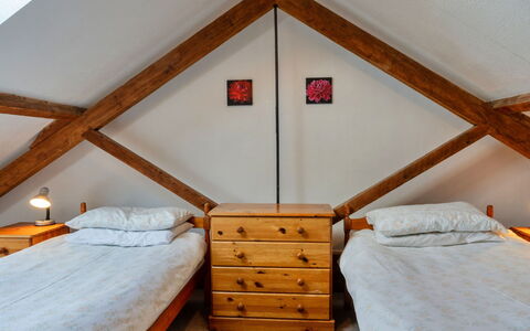 Old Nog Cottage, Stowford: Mobilia, Letto, Camera Da Letto, Interior Design, Pavimento, Pavimentazione, Legna, Soffitto, Bedding, Camera