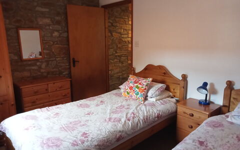 Halcyon Cottage, Stowford: Letto, Camera Da Letto, Lenzuolo, Bedding, Legna, Mobilia, Pavimento, Tessile, Biancheria, Pavimentazione