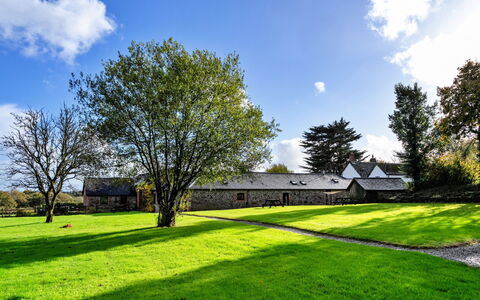 Tarka'S Holt Log Cabin, Stowford: Erba, Albero, Ramo, Foglia, Arbusto, Casa, Pascolo, Paesaggio, Plain, Casa