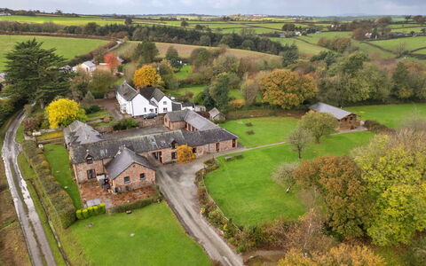 Tarka'S Holt Log Cabin, Stowford: Erba, Albero, Casa, Paesaggio, Plain, Area Rurale, Casa, Lotto, Villetta