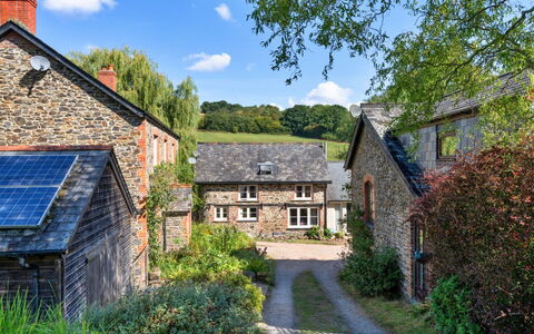 Marsh Cottage: Erba, Albero, Casa, Arbusto, Villetta, Paesaggio, Tetto, Area Rurale, Casa
