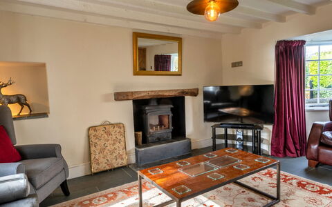 The Cottage at High Bickington: Mobilia, Interior Design, Pavimentazione, Parete, Divano, Legna, Pavimento, Soggiorno, Soffitto, Camera
