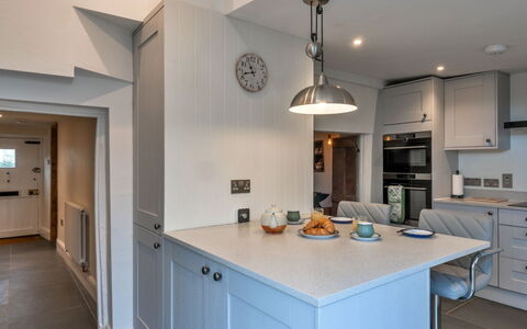 The Cottage at High Bickington: Interior Design, Cucina, Parete, Cabinetry, Controsoffitto, Pavimentazione, Soffitto, Legna, Mobilia, Elettrodomestico Da Cucina