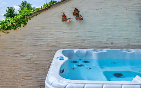 Coulscott Aylesbury Cottage: Vasca Da Bagno, Materiale Composito, Idraulico Fixture, Piscina, Vasca Idromassaggio, Vaso Di Fiori, Pianta Della Casa, Mobili Da Esterno, Giochi D'Acqua