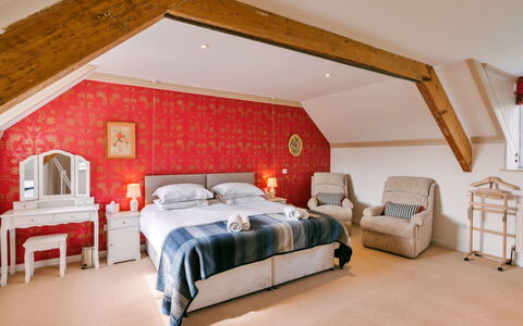 Wallingbrook Lodge: Mobilia, Interior Design, Letto, Camera Da Letto, Legna, Soffitto, Camera, Pavimentazione, Pavimento, Illuminazione