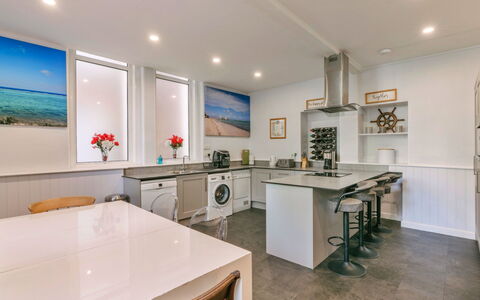 Wallingbrook Lodge: Interior Design, Pavimentazione, Controsoffitto, Soffitto, Legna, Pavimento, Cucina, Mobilia, Cabinetry, Elettrodomestico Da Cucina