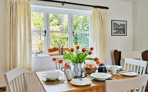 Coachmans Cottage: Mobilia, Interior Design, Sala Da Pranzo, Tavolo, Tavola, Legna, Sedia, Cucina & Sala Da Pranzo Tavolo, Tessile, Illuminazione