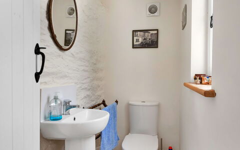 Filspholly: Bagno, Toilet Seat, Idraulico Fixture, Parete, Gabinetto, Lavandino Del Bagno, Lavello, Interior Design, Rubinetto, Idraulico