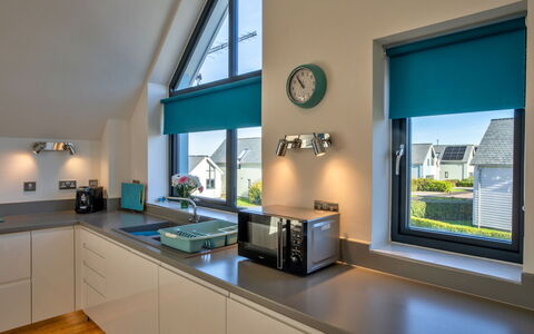 Greenway: Interior Design, Casa, Cucina, Soffitto, Controsoffitto, Bicchiere, Pianta Della Casa, Lampada, Elettrodomestico Da Cucina