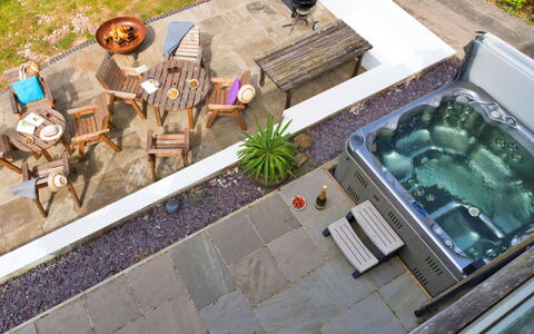 Thorndale: Vaso Di Fiori, Giardino, Mobili Da Esterno, Backyard, Cortile, Pianta Della Casa, Giochi D'Acqua, Cortile, Landscaping