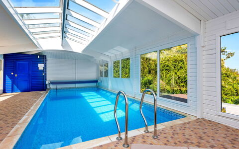 Cliff Lodge: Piscina, Soffitto, Ricorrere, Pavimentazione, Materiale Composito, Pavimento, Eco Hotel, Tempo Libero, Hotel, Design