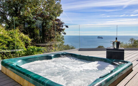 Cliff Lodge: Acqua, Vasca Da Bagno, Idraulico Fixture, Piscina, Vasca Idromassaggio, Tempo Libero, Ricorrere, Mare, Eco Hotel