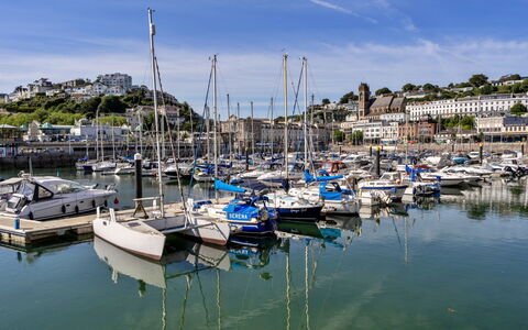 Harbour View: Barca, Acqua, Marina, Corpo D'Acqua, Moto D'Acqua, Barche E Nautica - Macchine E Materiali, Waterway, Porta, Porto, Dock