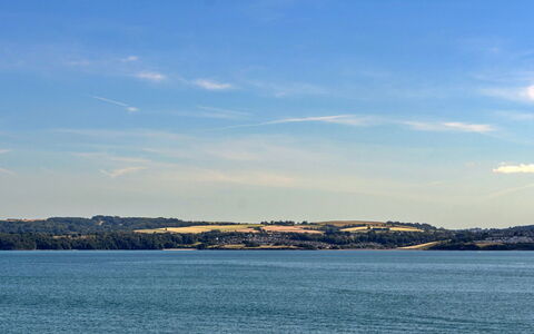 Harbour View: Cielo, Blu, Risorse Idriche, Acqua, Giorno, Orizzonte, Corpo D'Acqua, Nube, Waterway