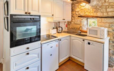 Lea Hill, Woodpecker: Elettrodomestico Da Cucina, Cucina, Apparecchio Major, Cabinetry, Interior Design, Controsoffitto, Mobilia, Pavimentazione, Camera, Rubinetto