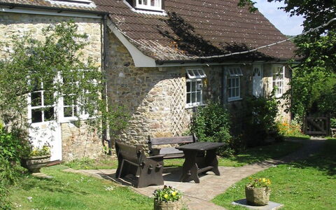 Lea Hill, Nuthatch: Casa, Villetta, Tetto, Arbusto, Casa, Groundcover, Giardino, Agriturismo, Backyard, Finestra A Ghigliottina