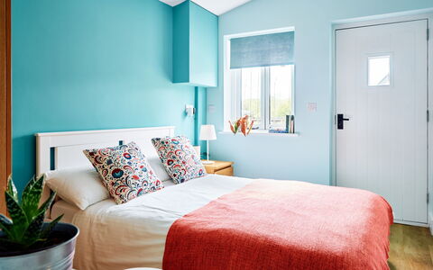 The Barn at Courtleigh: Blu, Mobilia, Letto, Camera Da Letto, Bedding, Interior Design, Lenzuolo, Biancheria, Tessile, Camera