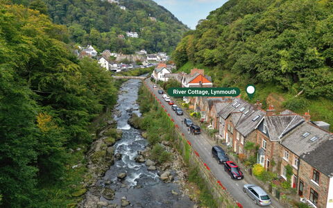 River Cottage: Vegetazione, Stream, Alveo, Paesaggio, Area Rurale, Hill Station, Valle, Fenomeno Geologico, Villaggio