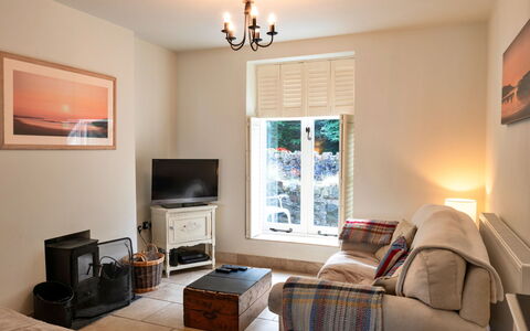 River Cottage: Mobilia, Interior Design, Pavimentazione, Legna, Camera, Pavimento, Divano, Soffitto, Soggiorno, Illuminazione