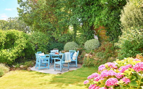 The Anchorage: Fiore, Verde, Giardino, Vegetazione, Arbusto, Comunita 'Impianto, Mobili Da Esterno, Mobilia, Groundcover