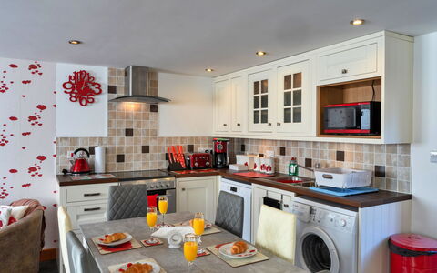 Poppy Cottage, Great Houndbeare Farm: Cucina, Elettrodomestico Da Cucina, Apparecchio Major, Controsoffitto, Interior Design, Mobilia, Cabinetry, Pavimentazione, Soffitto, Camera