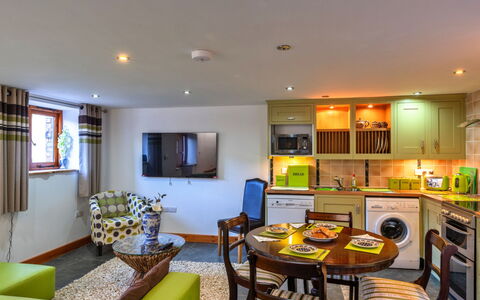 Lime Cottage, Great Houndbeare Farm: Interior Design, Mobilia, Soffitto, Pavimentazione, Pavimento, Casa, Divano, Camera, Soggiorno, Appartamento