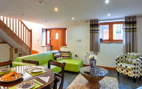 Lime Cottage, Great Houndbeare Farm: Interior Design, Mobilia, Pavimentazione, Soffitto, Pavimento, Camera, Divano, Casa, Soggiorno, Illuminazione