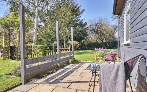 Snuggery: Giardino, Groundcover, Recinzione, Shade, Backyard, Passerella, Landscaping, Prato, Cortile, Home Scherma