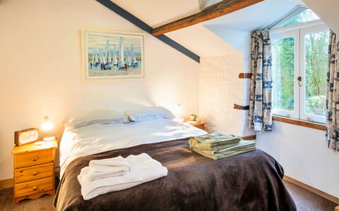 Little Roost: Parete, Camera Da Letto, Legna, Mobilia, Letto, Casa, Casa, Lenzuolo, Interior Design, Bedding