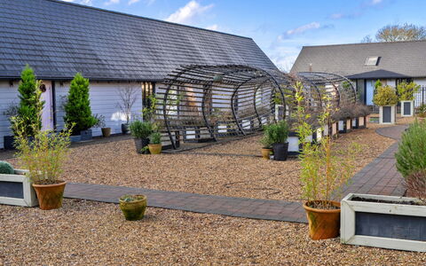 Ploughman'S Row No. 1 at Dairy Cottages: Tetto, Giardino, Shade, Landscaping, Cortile, Cortile, Backyard, Eco Hotel, Driveway