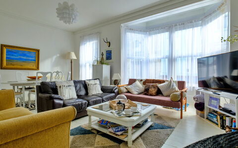 Isle of Wight 601: Mobilia, Interior Design, Pavimentazione, Divano, Pavimento, Soffitto, Legna, Camera, Soggiorno, Appartamento