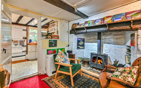 Old Town Cottage, Hastings: Legna, Camera, Soggiorno, Log Cabin, Divano