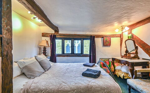 Old Town Cottage, Hastings: Legna, Mobilia, Casa, Casa, Villetta, Camera Da Letto, Latifoglie, Bedding, Telaio Del Letto, Letto