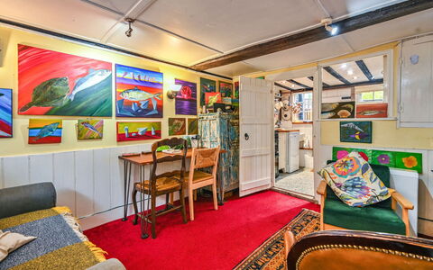 Old Town Cottage, Hastings: Interior Design, Pavimentazione, Mobilia, Soffitto, Pavimento, Camera, Divano, Cornice, Soggiorno, Tappeto