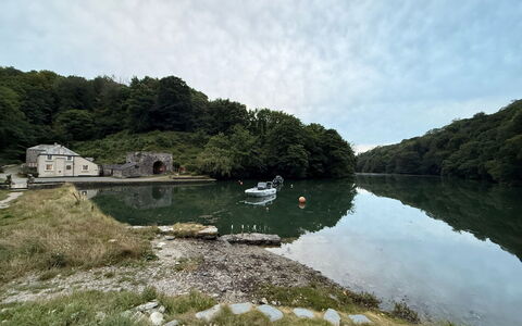 Three Quarter Cottage: Acqua, Corpo D'Acqua, Alveo, Waterway, Banca, Canale, Lago, Fiume, Serbatoio
