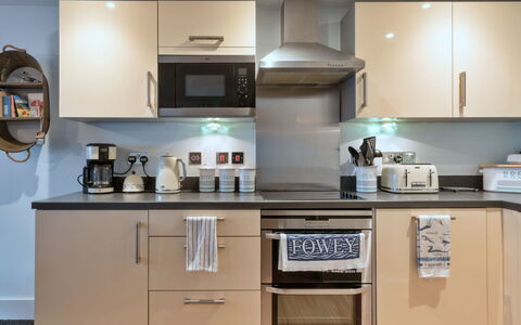Fowey 602: Elettrodomestico Da Cucina, Cucina, Apparecchio Major, Mobilia, Cabinetry, Controsoffitto, Interior Design, Elettrodomestico, Cassetto, Pavimentazione