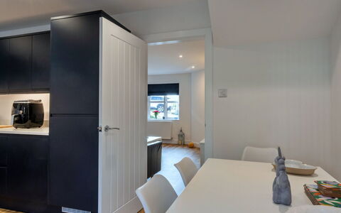 Salt & Stone: Interior Design, Mobilia, Pavimentazione, Parete, Pavimento, Legna, Soffitto, Controsoffitto, Cabinetry, Cucina
