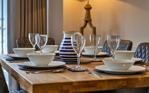 No.1 Sand Banks: Mobilia, Tavola, Tavolo, Serveware, Dishware, Interior Design, Piatto, Sedia, Porcellana, Sala Da Pranzo