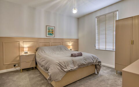 Dockyard House: Mobilia, Letto, Interior Design, Camera Da Letto, Pavimentazione, Pavimento, Lenzuolo, Bedding, Soffitto, Legna