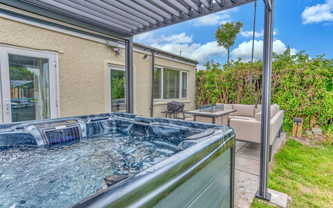 Dockyard House: Materiale Composito, Mobili Da Esterno, Piscina, Shade, Deck, Design, Terrazza, Sedia, Ricorrere, Cortile