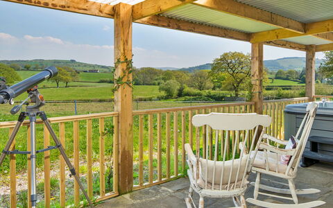 Y Golchdy: Lotto, Portico, Villetta, Color Legno, Agriturismo, Latifoglie, Recinzione, Edifici Giardino, Legname, Eco Hotel