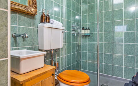 Y Golchdy: Bagno, Idraulico Fixture, Toilet Seat, Lavandino Del Bagno, Gabinetto, Lavello, Rubinetto, Pavimentazione, Idraulico, Pavimento