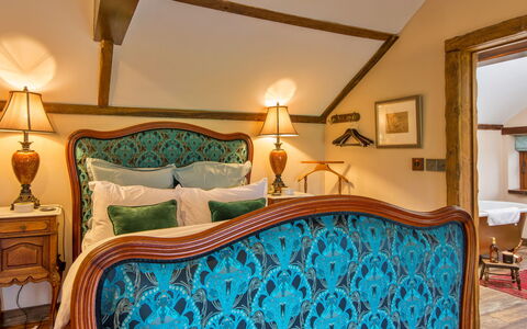 Gablebach: Mobilia, Interior Design, Legna, Camera Da Letto, Illuminazione, Letto, Soffitto, Bedding, Camera, Lenzuolo