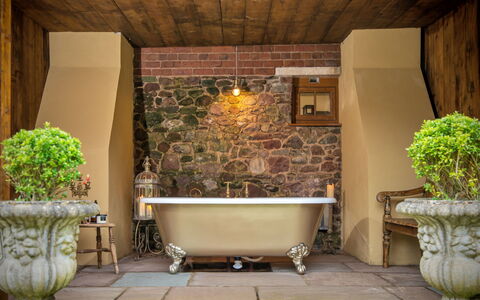 Gablebach: Vasca Da Bagno, Idraulico Fixture, Interior Design, Pavimentazione, Idraulico, Illuminazione, Rubinetto, Pavimento, Bagno